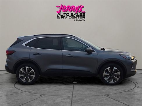 Used 2023 Ford Escape Platinum image 6