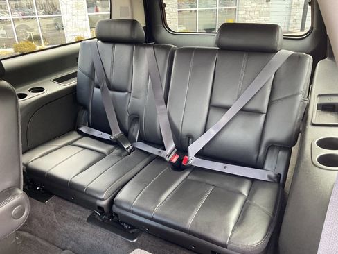 Used 2011 GMC Yukon XL SLT image 36