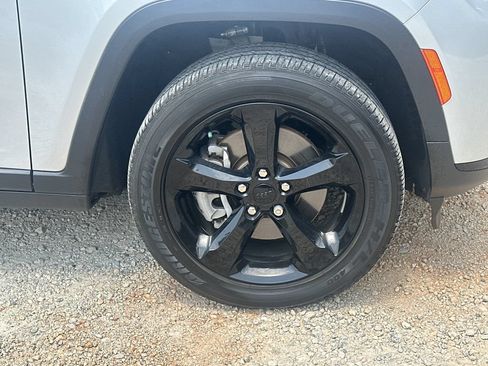 Used 2023 Jeep Grand Cherokee L Laredo AWD/4WD image 13