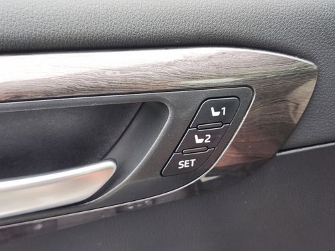 Used 2023 Toyota Highlander Platinum FWD image 19