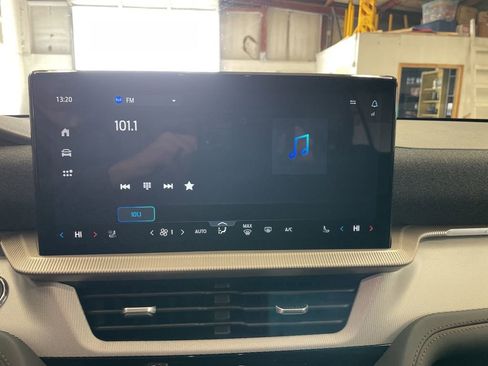 Used 2026 Ford Explorer Active w/ Active Comfort Package image 21