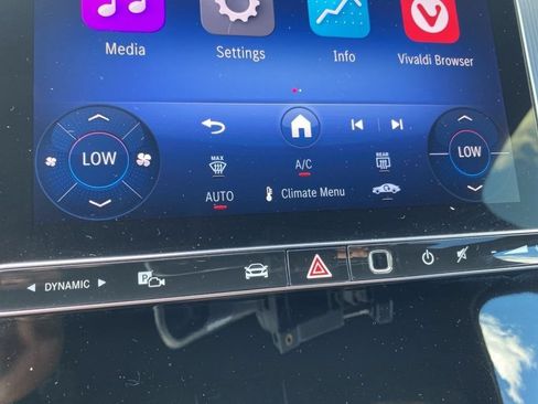 Used 2025 Mercedes-Benz GLC 300 image 33