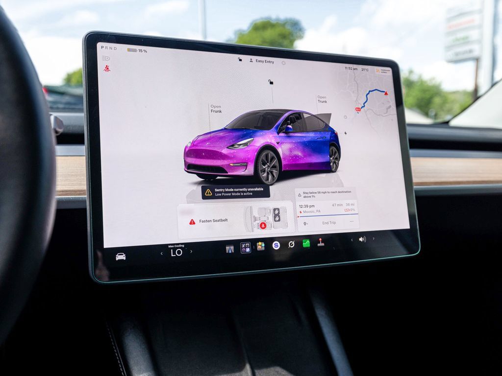 Used 2025 Tesla Model Y Long Range AWD/4WD image 18