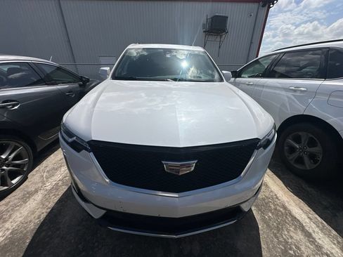 Used 2023 Cadillac XT6 Sport w/ Technology Package AWD/4WD image 2