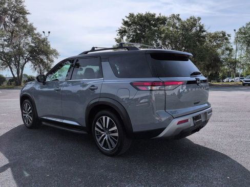 Used 2022 Nissan Pathfinder Platinum w/ Cargo Package FWD image 5