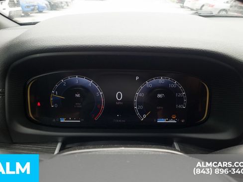 Used 2024 Jeep Wagoneer L Series II RWD image 14