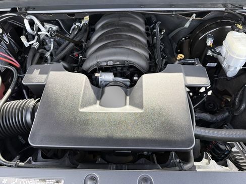 Used 2019 Chevrolet Suburban LS RWD image 10