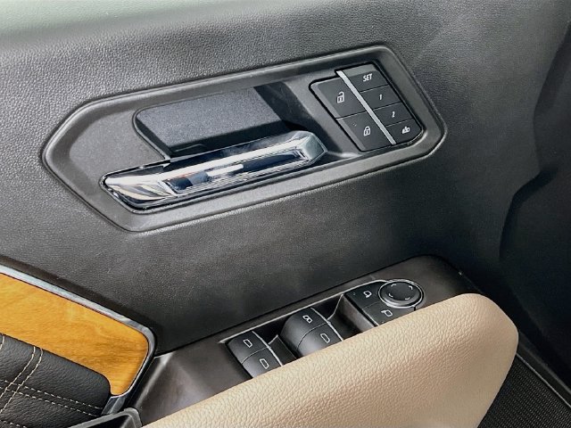 Used 2025 GMC Canyon Denali AWD/4WD image 9