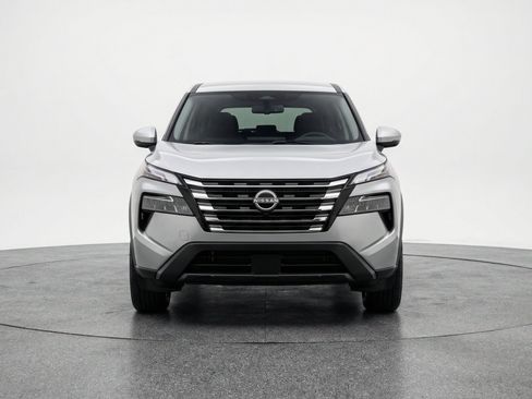 Used 2025 Nissan Rogue SV FWD image 2