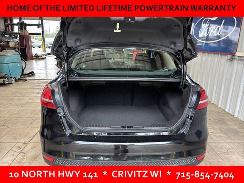 Used 2017 Ford Focus SE w/ Cold Weather Package FWD image 7
