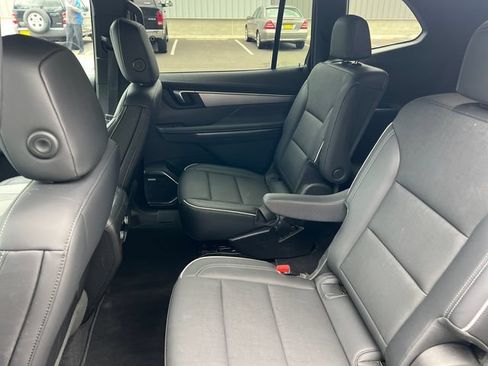 Used 2025 Buick Enclave Preferred AWD/4WD image 17