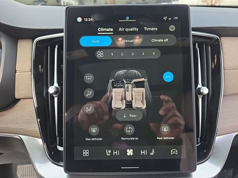 New 2026 Volvo XC90 B6 Plus image 31