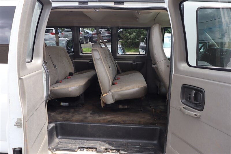 Used 2018 Chevrolet Express 3500 LT w/ LT Preferred Equipment Group RWD image 20