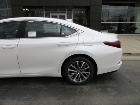 New 2025 Lexus ES 350 350 image 4
