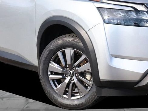Certified 2025 Nissan Pathfinder SV AWD/4WD image 3