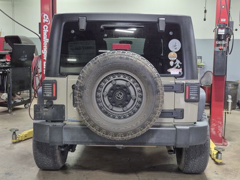 Used 2017 Jeep Wrangler Unlimited Sport AWD/4WD image 28