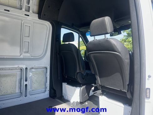 Used 2025 Mercedes-Benz Sprinter 2500 image 22