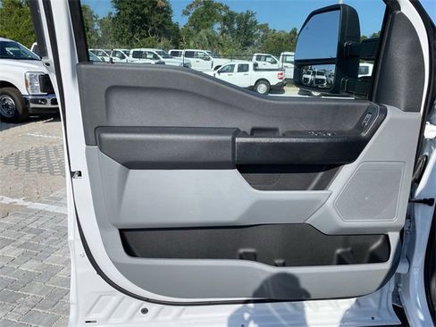 New 2025 Ford F550 2WD Regular Cab Super Duty image 9