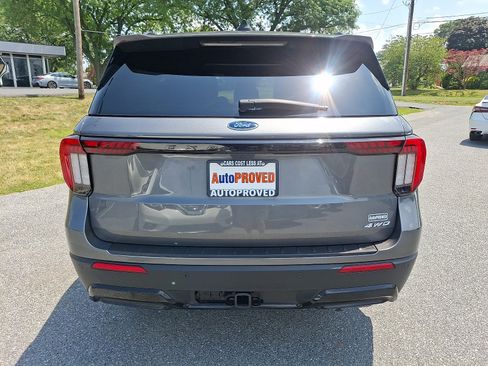 Used 2025 Ford Explorer ST-Line w/ ST-Line Street Pack AWD/4WD image 5