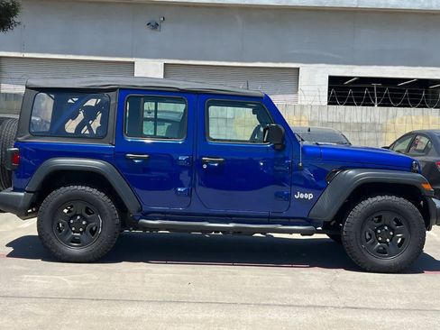 Used 2018 Jeep Wrangler Unlimited Sport AWD/4WD image 9