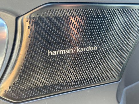 Used 2022 Volvo XC40 T5 R-Design w/ Advanced Package image 27