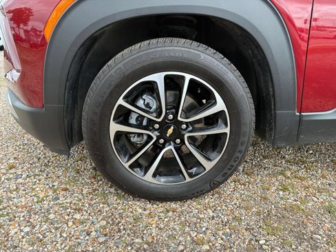 Used 2025 Chevrolet TrailBlazer LT FWD image 24