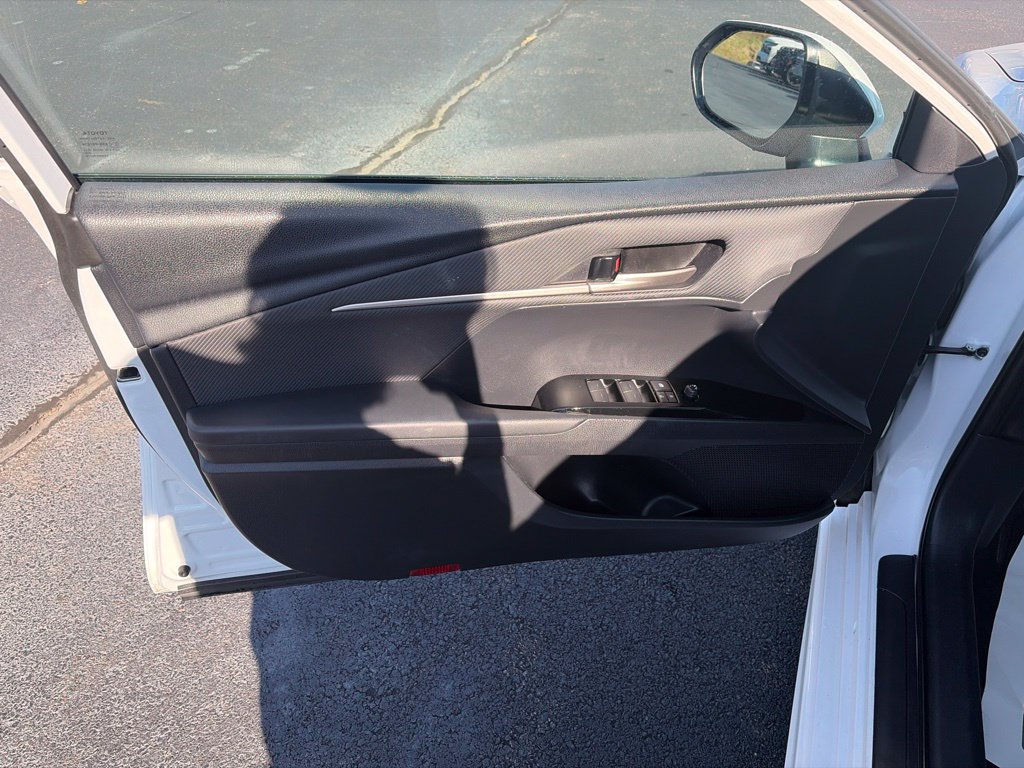 Used 2025 Toyota Camry SE FWD image 14