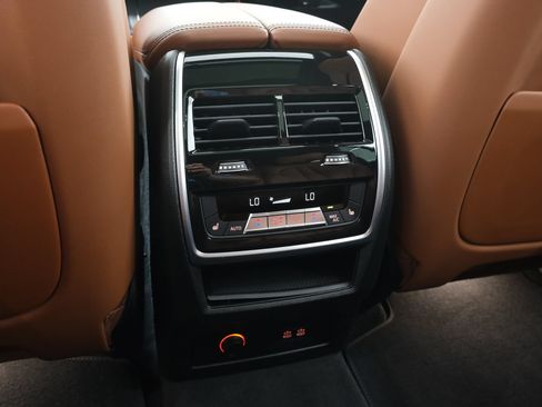 Used 2026 BMW X7 M60i AWD/4WD image 35