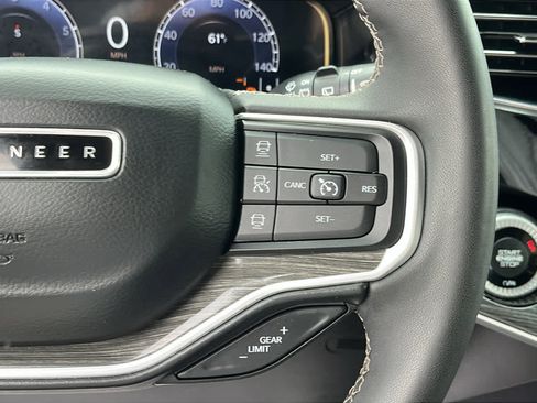 Used 2022 Jeep Wagoneer Series III w/ Convenience Group I AWD/4WD image 13