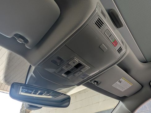 Used 2025 Volkswagen Jetta SE w/ Sunroof Package FWD image 30