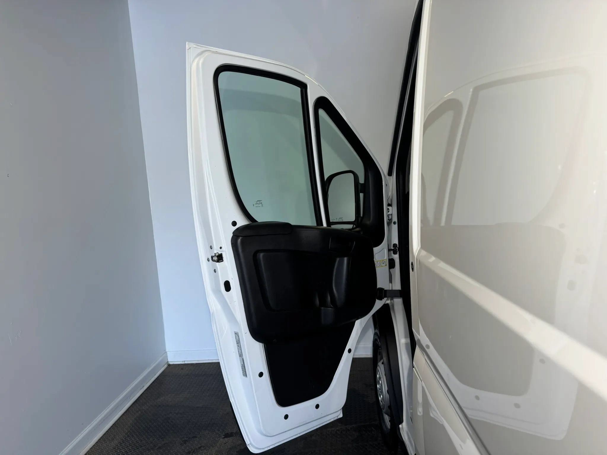 Used 2024 RAM ProMaster 2500 w/ Convenience Group FWD image 7