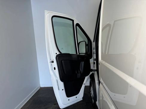 Used 2024 RAM ProMaster 2500 w/ Convenience Group FWD image 7