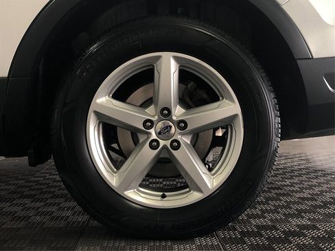 Used 2019 Ford Explorer XLT w/ Equipment Group 202A image 18