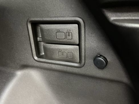 Used 2022 Chevrolet Equinox Premier AWD/4WD image 4