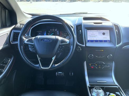 Used 2020 Ford Edge ST-Line w/ Cold Weather Package image 12