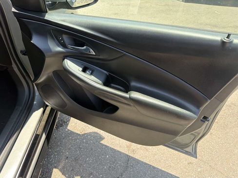 Used 2017 Chevrolet Volt LT w/ Comfort Package FWD image 16