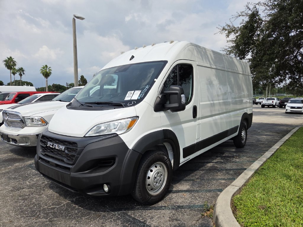 Used 2024 RAM ProMaster 2500 w/ Convenience Group FWD image 3