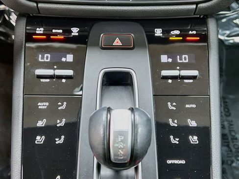 Certified 2023 Porsche Macan S AWD/4WD image 18