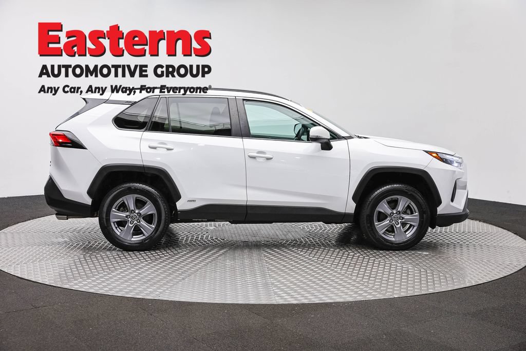 Used 2022 Toyota RAV4 XLE AWD/4WD image 5