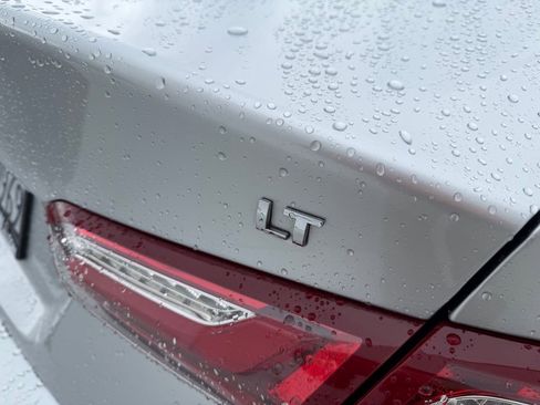 Used 2021 Chevrolet Malibu LT w/ Leather Package image 12