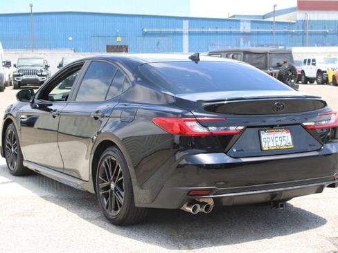 Used 2025 Toyota Camry SE FWD image 3