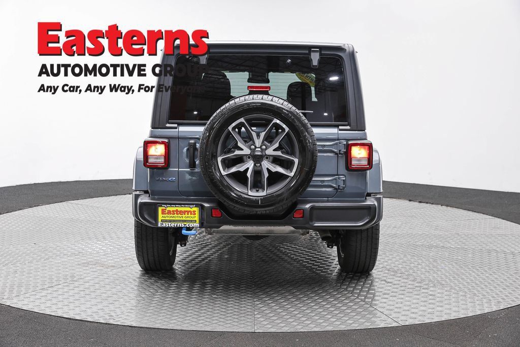 Used 2024 Jeep Wrangler Unlimited w/ Convenience Group AWD/4WD image 8