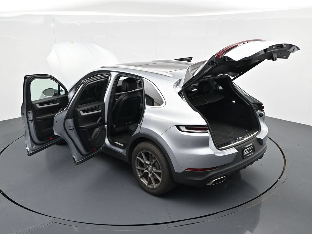 Certified 2025 Porsche Cayenne AWD/4WD image 19