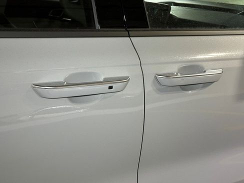 New 2025 Kia Carnival SX image 10