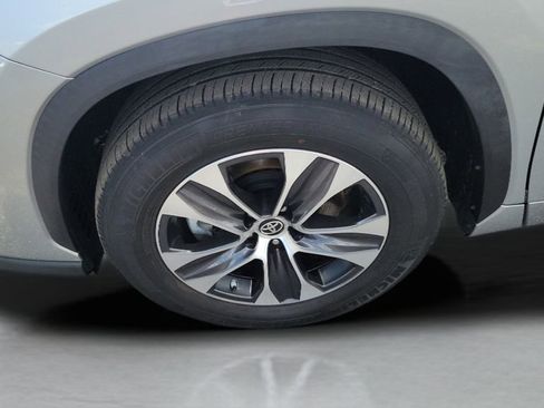 Used 2023 Toyota Highlander XLE FWD image 30