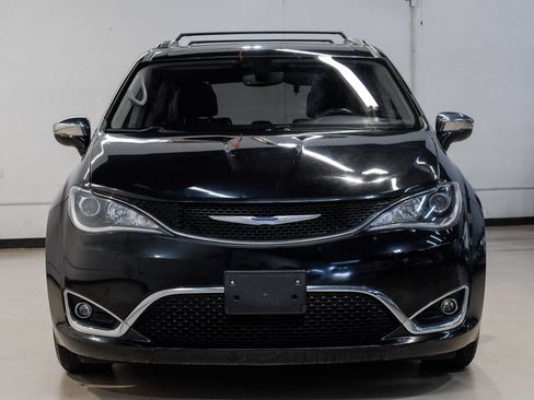 Used 2020 Chrysler Pacifica Limited FWD image 8