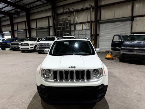Used 2018 Jeep Renegade Limited w/ UConnect 8.4 Nav Group FWD image 10