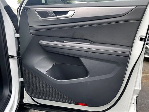 Used 2025 Volkswagen Atlas Cross Sport SE image 22