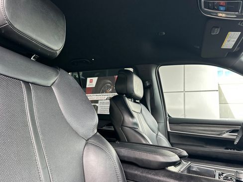 Used 2024 Jeep Wagoneer Series II w/ Flexible Seating Group RWD image 18