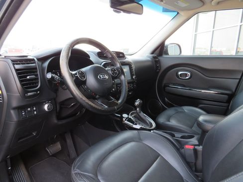 Used 2016 Kia Soul ! w/ Premium Package image 10